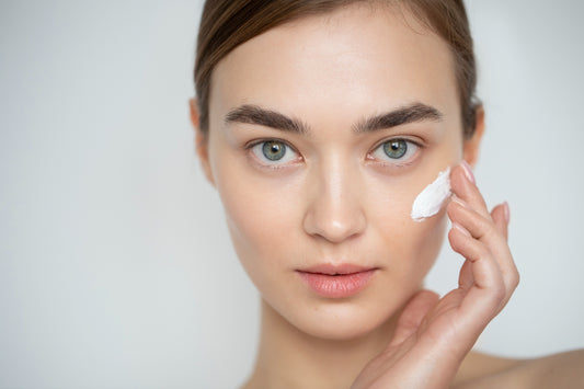 Routine Skincare Mattutina: 7 Passi per una Pelle Luminosa